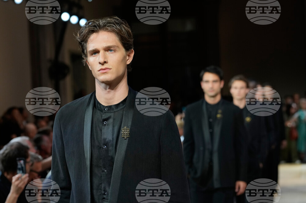 Italy Fashion Giorgio Armani S/S 27