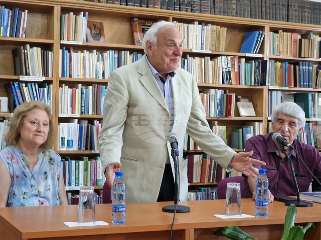 Представянето на опера под открито небе позволява изкуството да достигне до по-широка публика, каза академик Пламен Карталов във Велико Търново