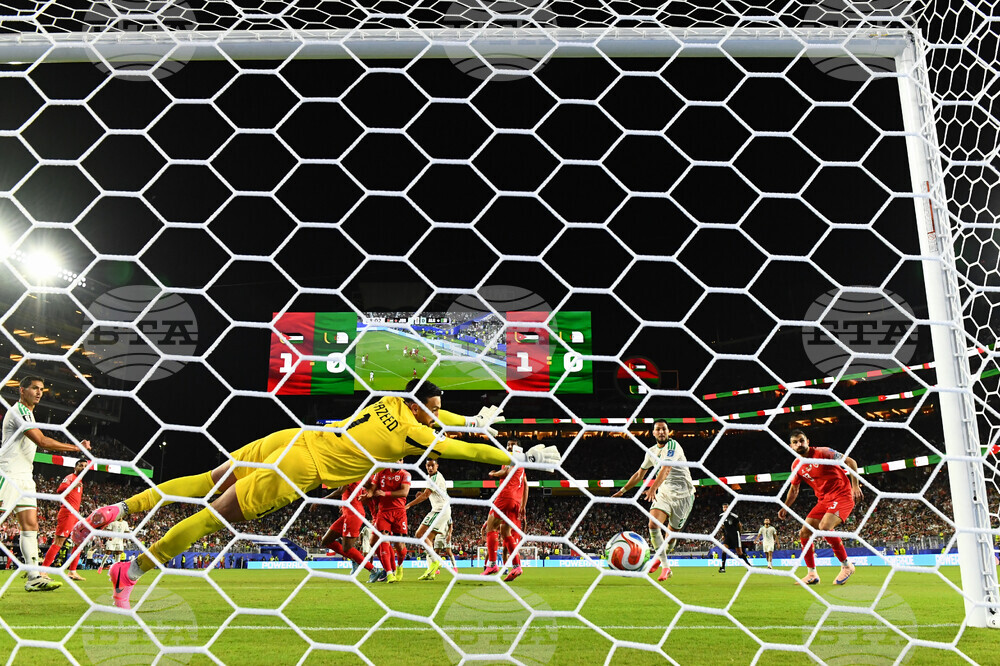APTOPIX Algeria Jordan WCup Soccer
