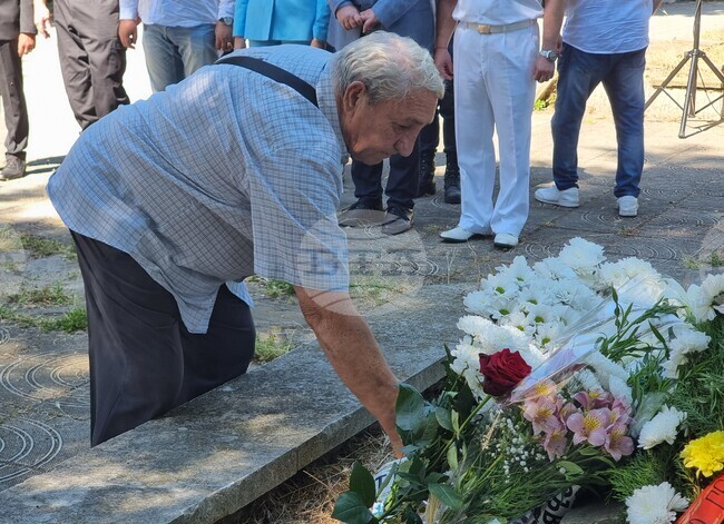 Варна почете героите, спасили града преди 49 години след експлозия и пожар на танкера „Ерма“
