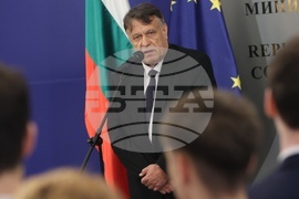 Министерски съвет - олимпийски отбори по природни науки - национален флаг - връчване