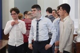 Министерски съвет - олимпийски отбори по природни науки - национален флаг - връчване