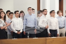 Министерски съвет - олимпийски отбори по природни науки - национален флаг - връчване