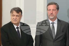 Министерски съвет - олимпийски отбори по природни науки - национален флаг - връчване