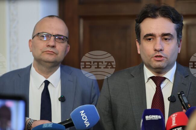 Предстои да разберем по какъв начин осигуровките на държавните служители ще влязат в бюджета, казаха от "Демократична България"