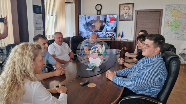 Ученици се запознаха с работата на служителите в Областната администрация в Разград в Деня на отворените врати