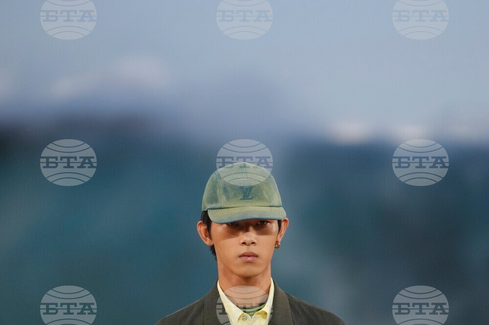 Paris Fashion Louis Vuitton Mens S/S 27
