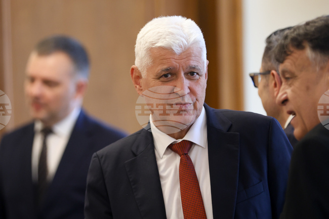 В армията има 22 формирования, готови активно да участват в гасенето на пожари, каза министър Димитър Стоянов