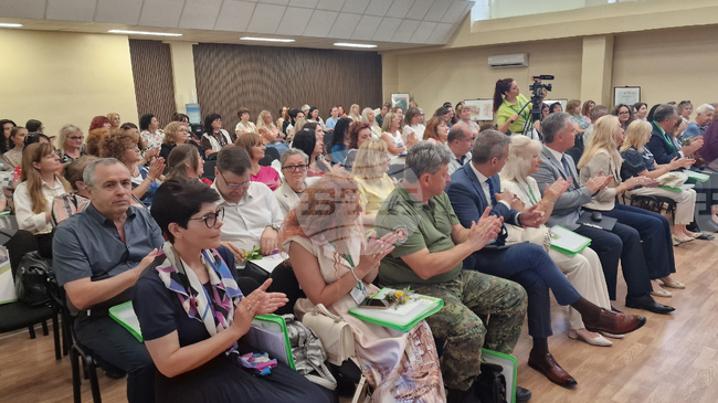 Регионалният форум "Социално и емоционално учене за развитие на компетенции и благополучие на личността" бе открит в Шумен