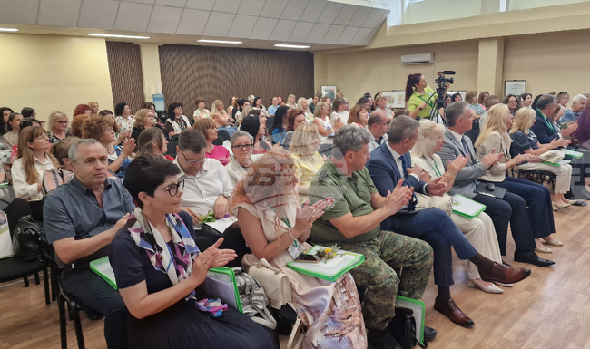 Регионалният форум "Социално и емоционално учене за развитие на компетенции и благополучие на личността" бе открит в Шумен