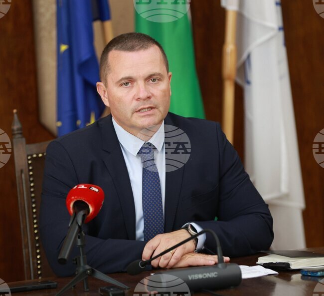 Община Русе продължава да работи за включването на бул. „България“ в програмата на АПИ за проектиране и цялостен ремонт, заяви кметът Милков