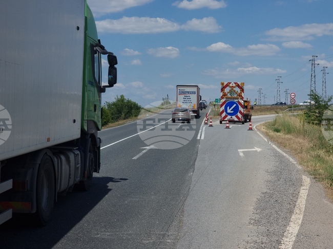 Променя се организацията на движение в участъци от АМ „Тракия“ в областите Софийска и Пазарджик заради почистване на фуги и косене