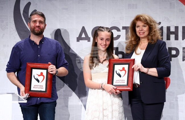 Two Honoured for Raising Funds for Cancer Patients