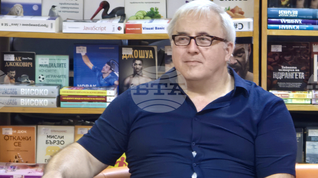 Писателят Росен Димитров представи свои книги пред читатели във Видин