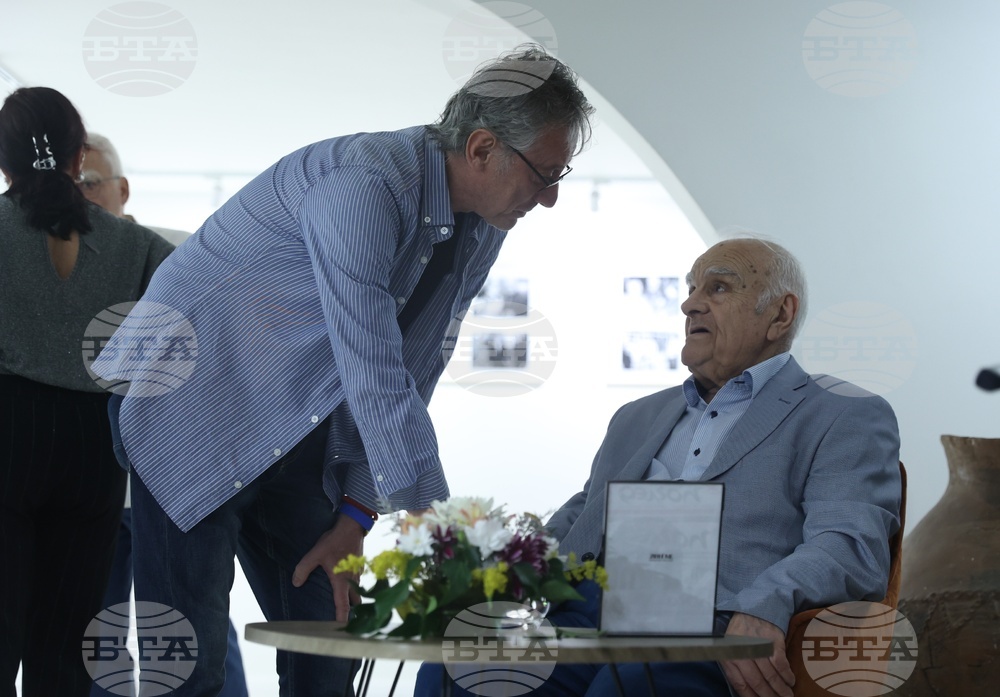 „Журналистиката - моята стихия. Любен Генов на 90“ - фотоизложба