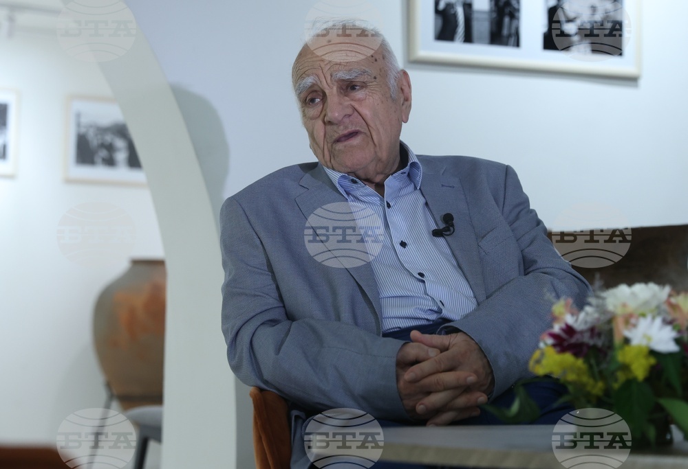 „Журналистиката - моята стихия. Любен Генов на 90“ - фотоизложба