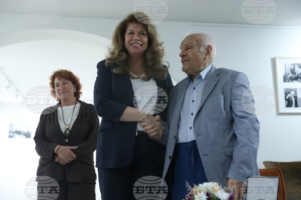 „Журналистиката - моята стихия. Любен Генов на 90“ - фотоизложба