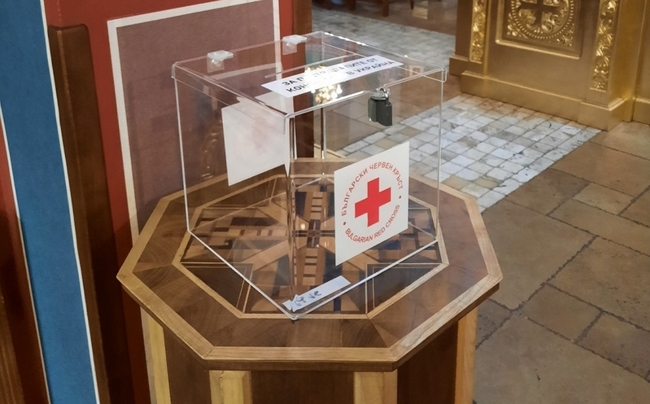 В 38 храма в столицата има касички на Българския червен кръст за събиране на средства за пострадалите от войната в Украйна