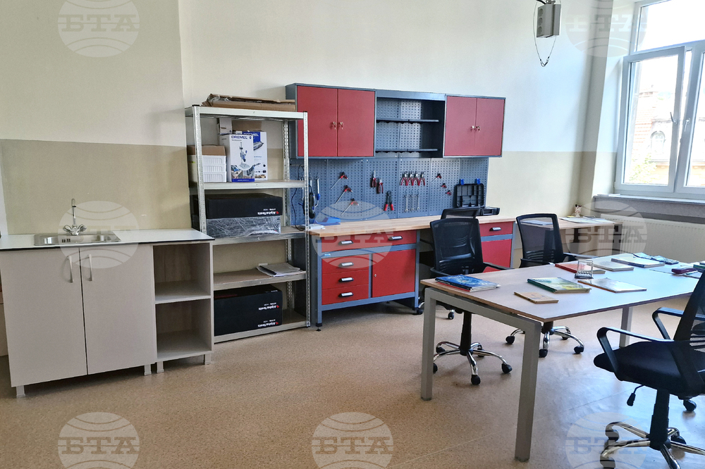 Стара Загора - Гимназия с преподаване на чужди езици „Ромен Ролан“ - STEM - откриване