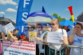 Румъния - Букурещ - учители - протест