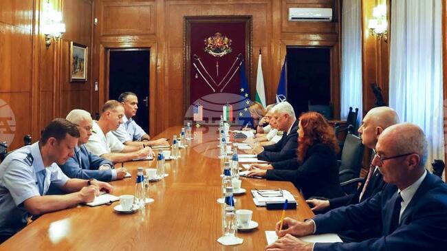 Defence Minister and NATO Commander Discuss Security and Defence Cooperation