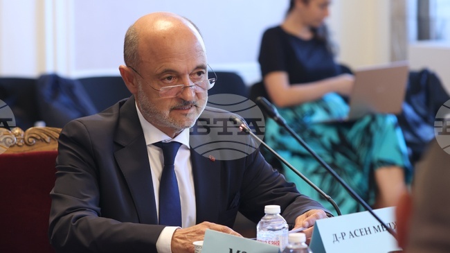 Комисията по здравеопазване предлага на Народното събрание да разисква и гласува кандидатурата на д-р Асен Меджидиев за подуправител на НЗОК