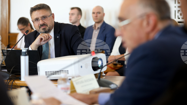Генералният директор на БТА Кирил Вълчев представи отчета за дейността за 2025 г. пред парламентарната Комисия по културата и медиите, която го прие единодушно