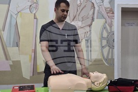 Кърджали - СУ „Йордан Йовков“ - дефибрилатор - демонстрация