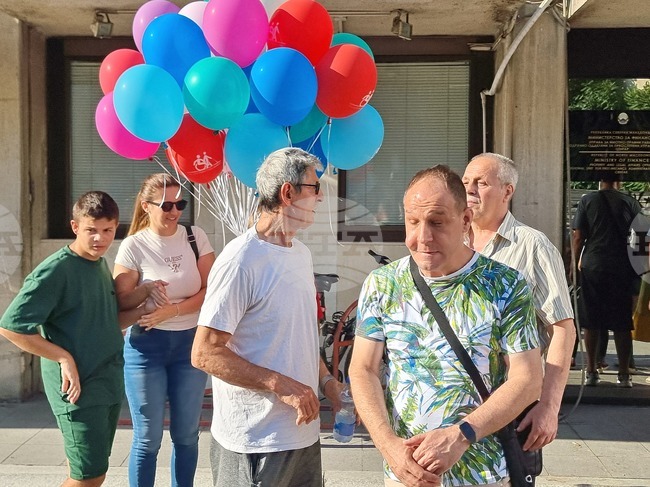 Протести на хората с увреждания и работещи в Клиниката за детски болести бяха проведени днес в Скопие