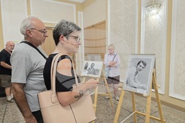 Ловеч - фотоизложба - „Лица на изкуството на ХХ век“