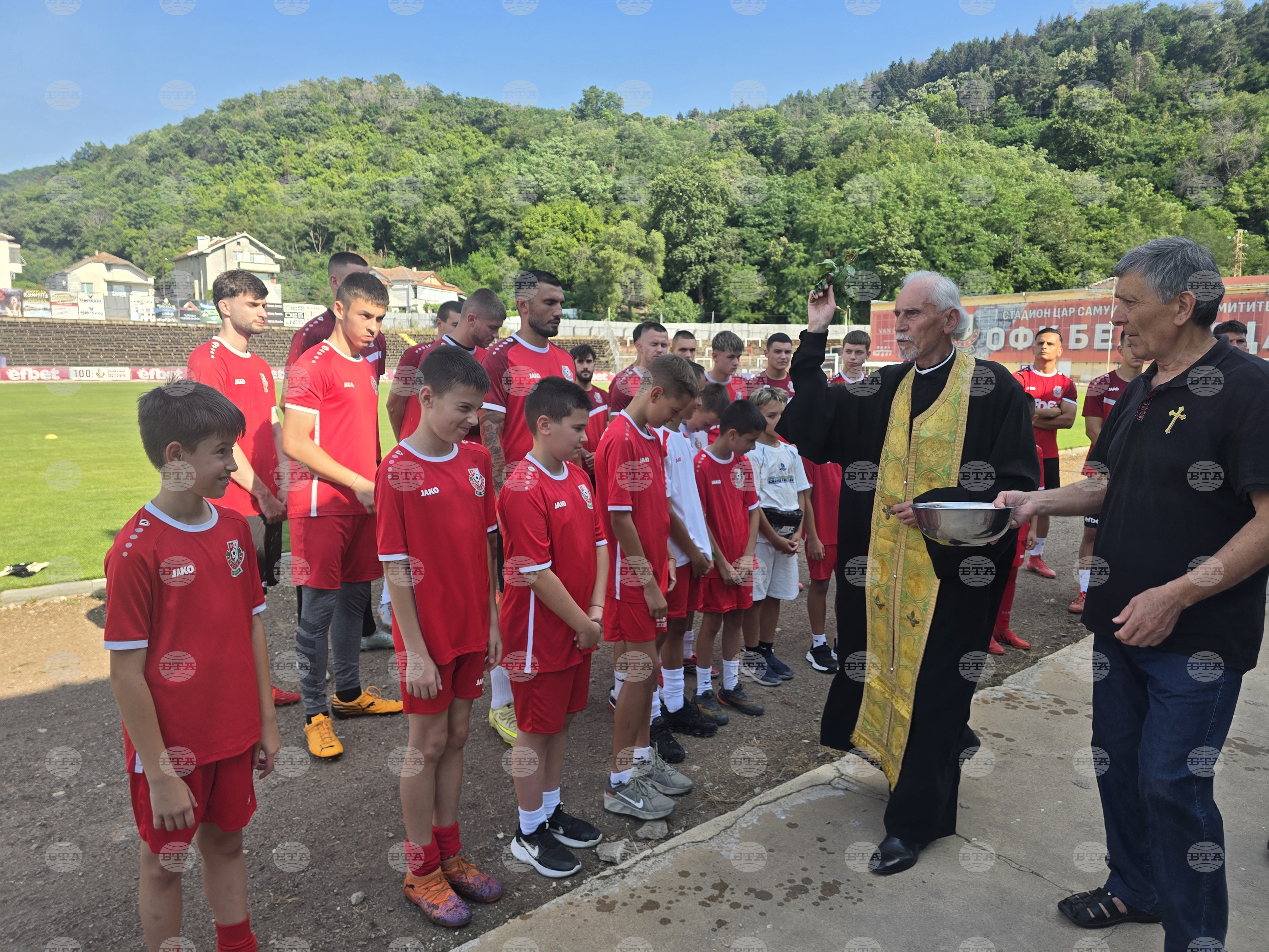 Sport с водосвет за здраве и официално откриване на подготовката на мъжкия отбор на офк беласица започва новият футболен сезон в петрич 2026 20260625 174838 sport с водосвет за здраве, отслужен от отец ангел кочев, и официално откриване на подготовката на мъжкия отбор на офк... Iustitia. Bg с водосвет за здраве и официално откриване на подготовката на мъжкия отбор на офк беласица започва новият футболен сезон в петрич 2026 2026-06-25 19:35:01 юстиция sport