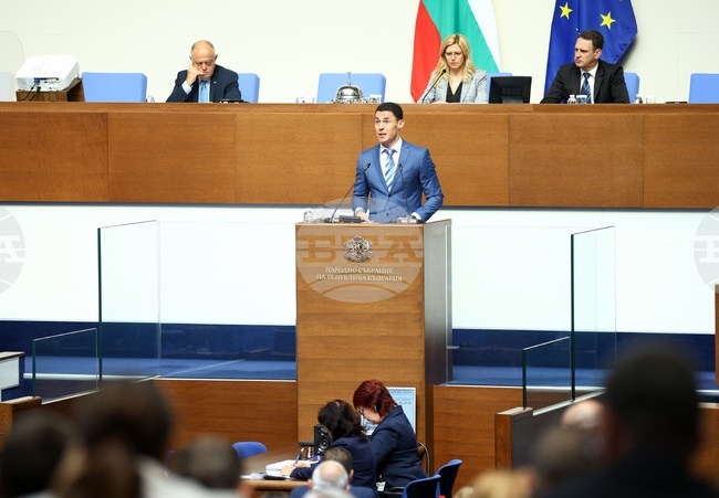 Разходите на предишните управляващи бяха по-ниски „на хартия“, защото скриха сметките в чекмеджетата, заявиха от „Прогресивна България“