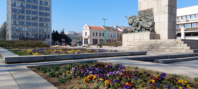 Започна пролетната подготовка на цветните и зелени площи във Видин