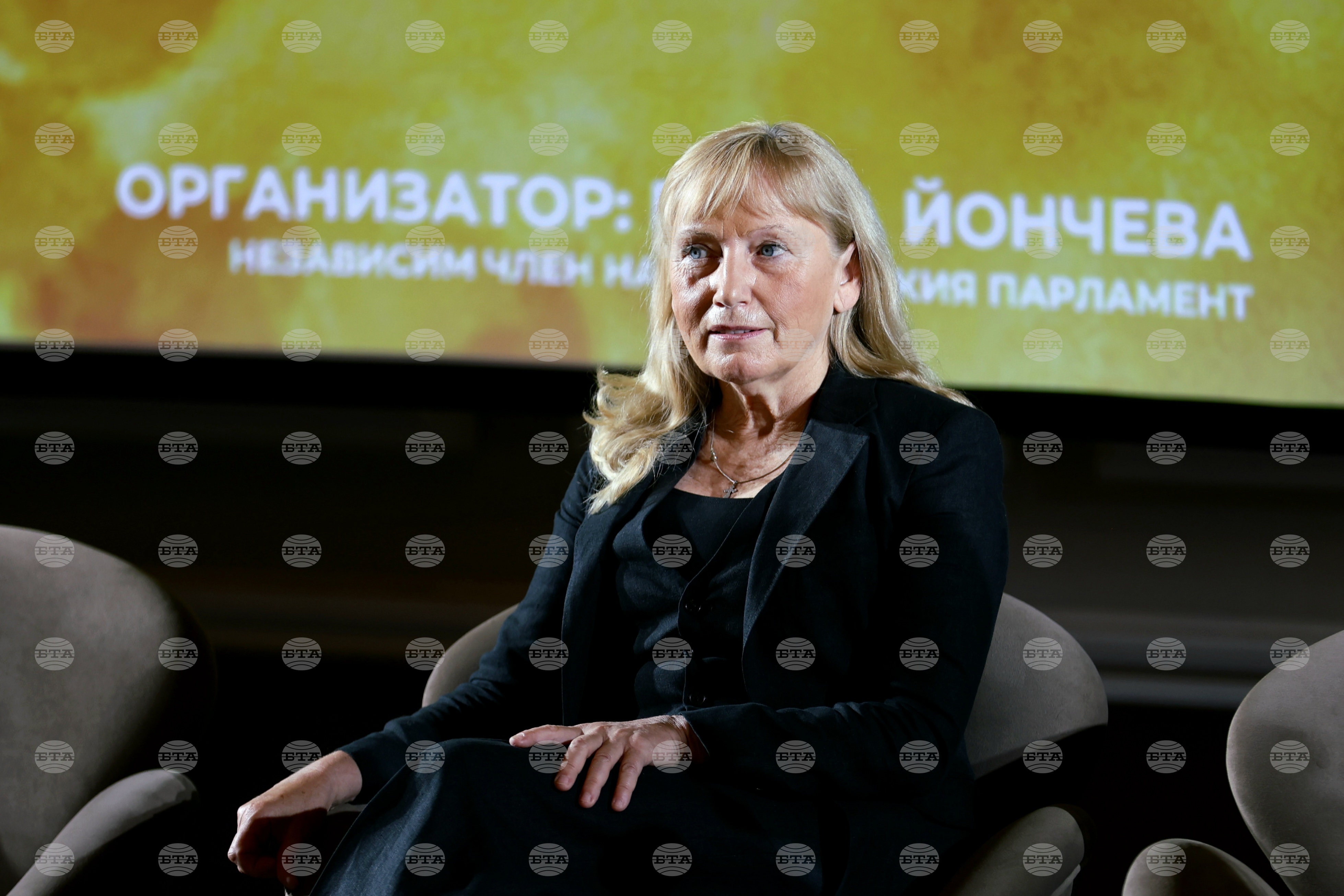 Евродепутатът Елена Йончева е изпратила сигнал до Европол и Интерпол "заради политически мотивираната злоупотреба с данни от PNR системата"