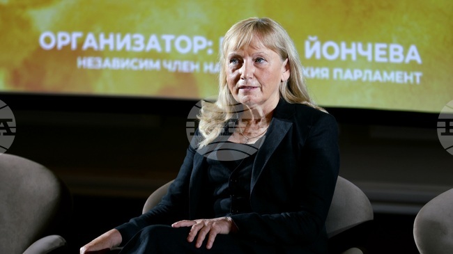 Евродепутатът Елена Йончева е изпратила сигнал до Европол и Интерпол „заради политически мотивираната злоупотреба с данни от PNR системата“