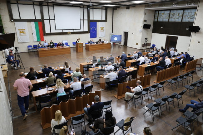 Отчета за изпълнението на бюджета на общината за 2025 година и повече места в детски градини гласуваха общинските съветници в Благоевград