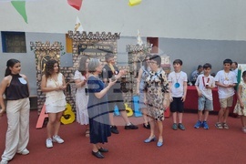 Франция - Париж - международен конкурс по четене на български език „Аз Буки Веди“ - статуетка за домакинство