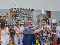 Франция - Париж - международен конкурс по четене на български език „Аз Буки Веди“ - статуетка за домакинство