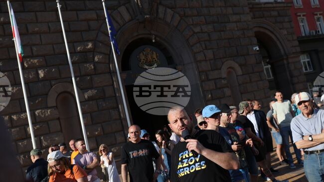 Протестиращи против правителството затвориха движението по булевардите „Дондуков“ и „Цар Освободител“ с викове „Оставка“