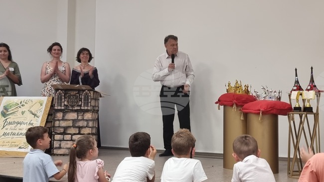 Идвайки от различните страни, в който живеете, днес се разбирате, защото учите български език, каза министър Георги Вълчев