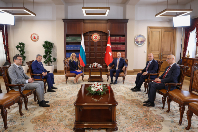 НС: Парламентарният диалог подпомага развитието на двустранните отношения между нашите страни, заяви председателят на парламента Михаела Доцова на среща с председателя на турския парламент Нуман Куртулмуш