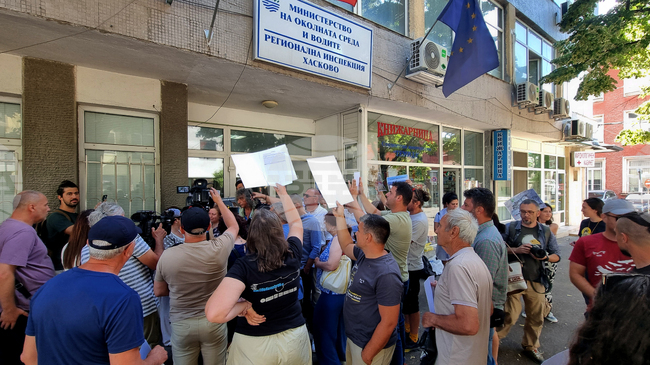 Environmentalists Rally Against Wind Farm Near Endangered Vulture Nests in Krumovitsa
