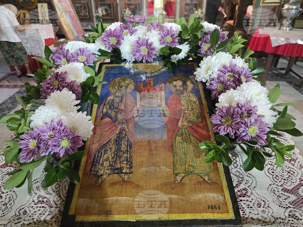 Кула - храм „Св. апостоли Петър и Павел“ - литургия
