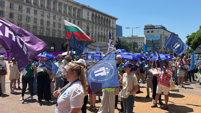 Приключи протестът на синдикатите пред Министерския съвет