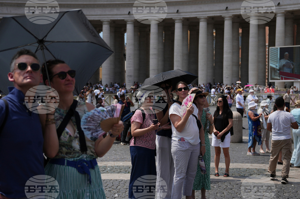 APTOPIX Vatican Extreme Weather Heat