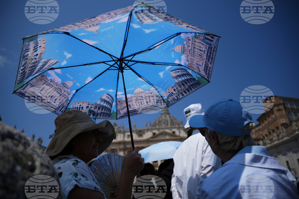 APTOPIX Vatican Extreme Weather Heat