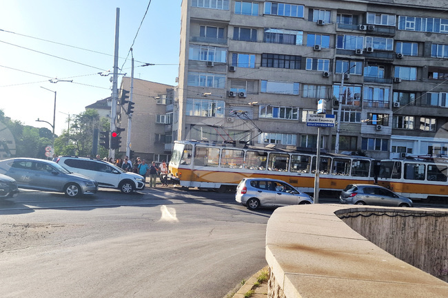 Аварирал трамвай