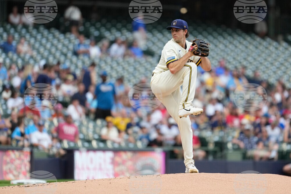 Reds Brewers Baseball