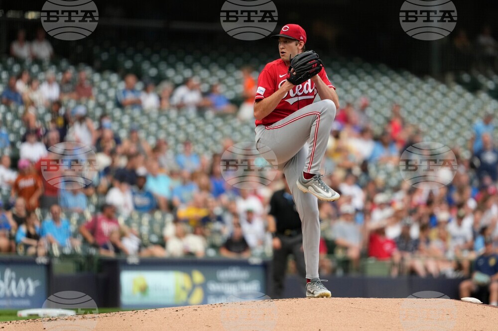 Reds Brewers Baseball
