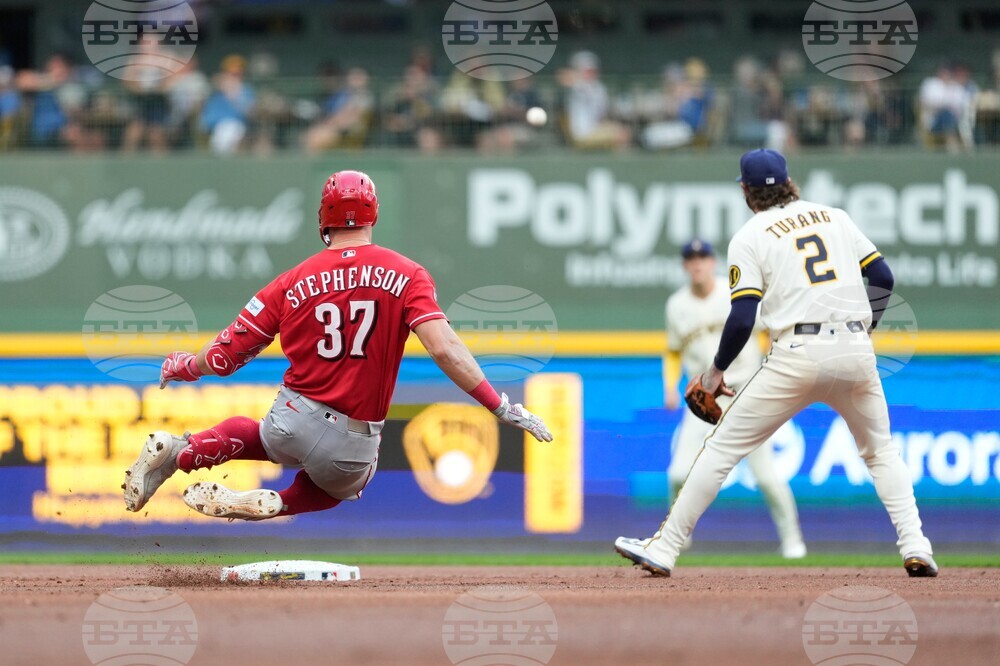 Reds Brewers Baseball